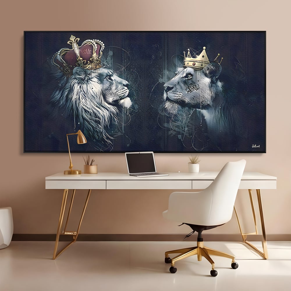 Tablou canvas cu tablou canvas cu leu si leoaica incoronati, in rama de aluminiu negru, pe perete intr-un birou
